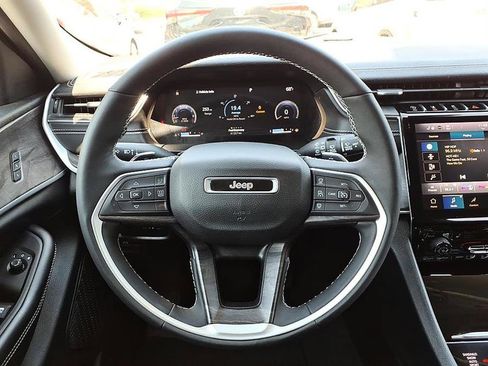 Used 2023 Jeep Grand Cherokee L Limited AWD/4WD image 22
