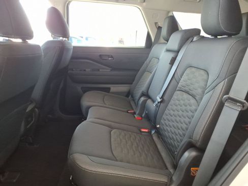 Used 2025 Nissan Pathfinder SV AWD/4WD image 18