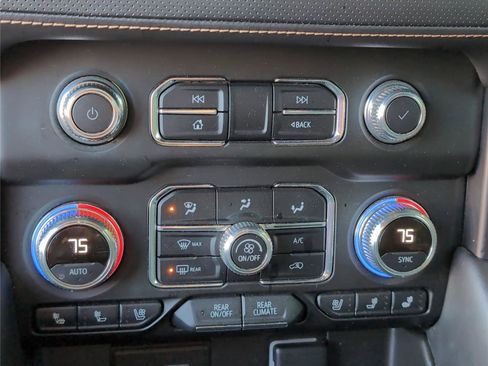 Used 2023 GMC Yukon AT4 AWD/4WD image 16