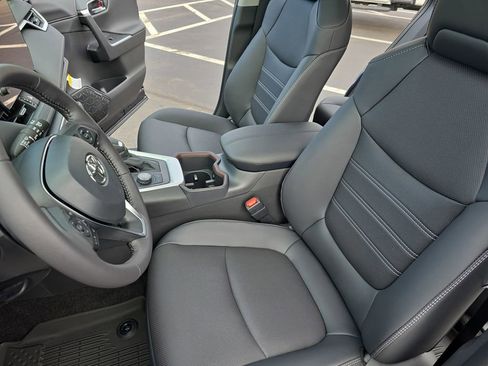 Used 2025 Toyota RAV4 Limited w/ Advanced Technology Package image 18