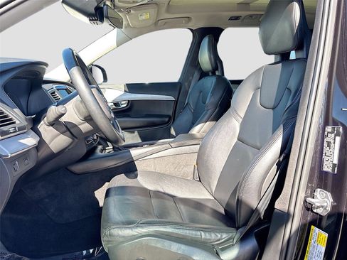 Used 2021 Volvo XC90 T5 Momentum w/ Climate Package image 21