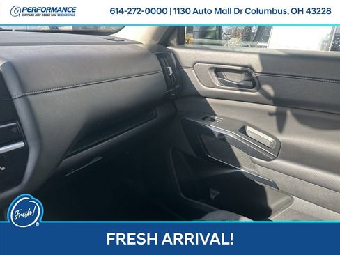 Used 2024 Nissan Pathfinder SV image 24