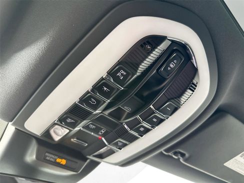 Certified 2025 Porsche Macan S AWD/4WD image 26