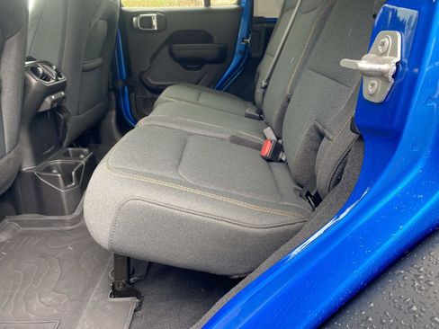 Used 2024 Jeep Wrangler Unlimited Sport AWD/4WD image 17