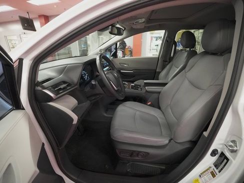 Used 2023 Toyota Sienna XLE w/ XLE Plus Package image 10