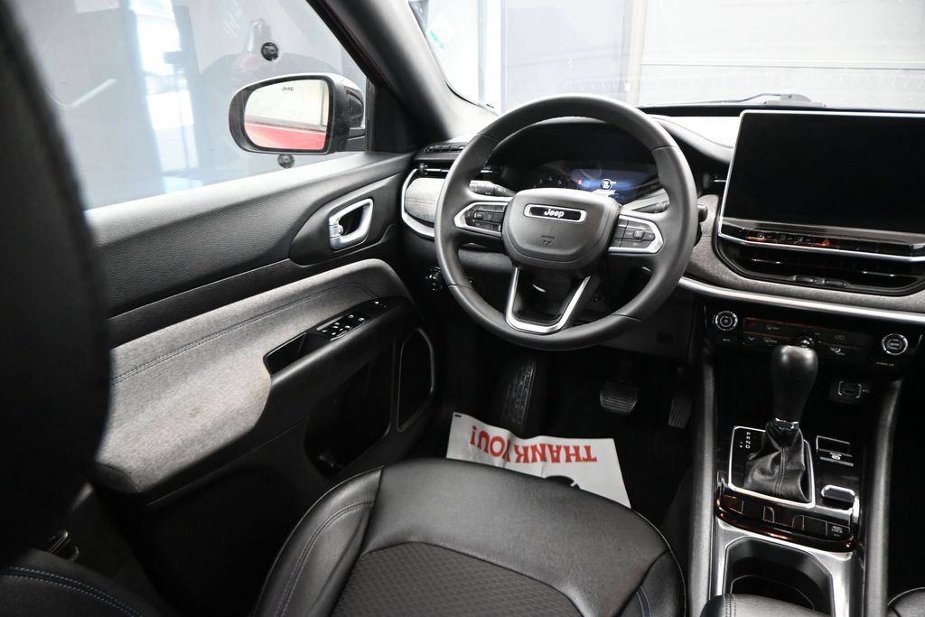 Used 2024 Jeep Compass Latitude AWD/4WD image 15