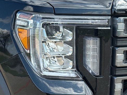 Used 2022 GMC Sierra 2500 AT4 w/ AT4 Preferred Package image 4