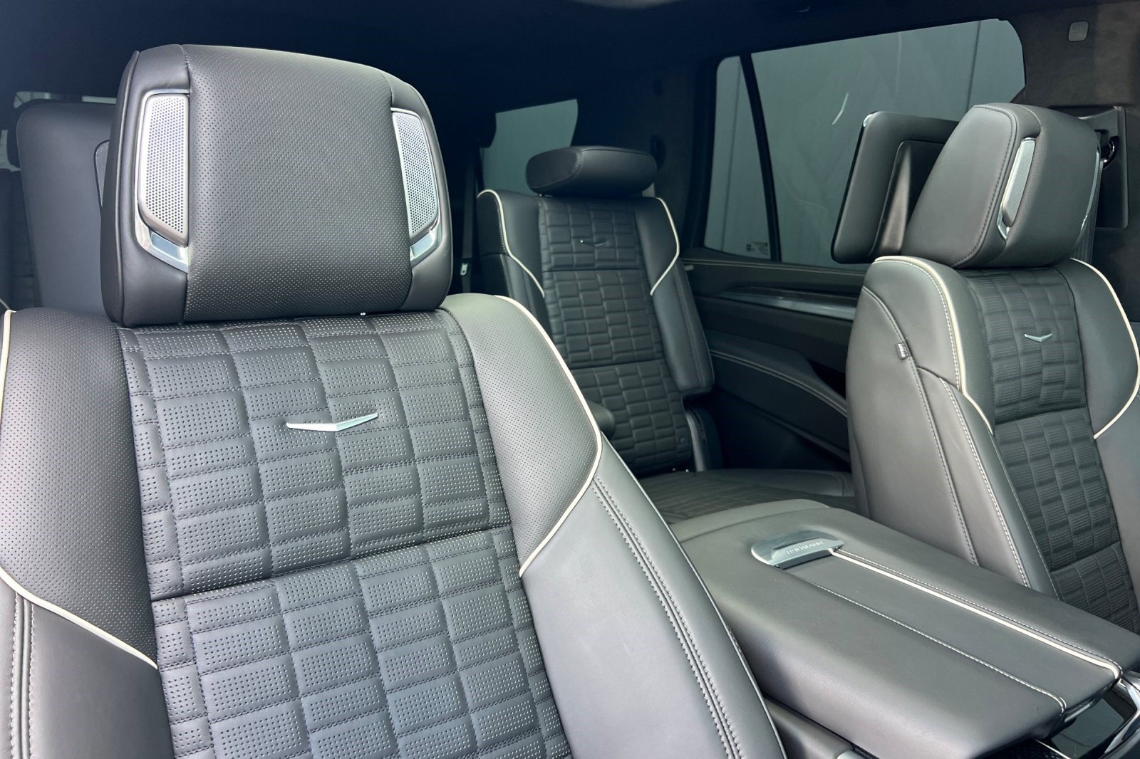 Used 2025 Cadillac Escalade V AWD/4WD image 35