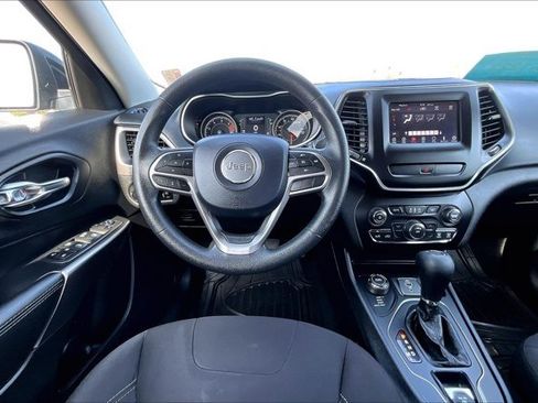 Used 2019 Jeep Cherokee Latitude w/ Popular Appearance Group AWD/4WD image 8