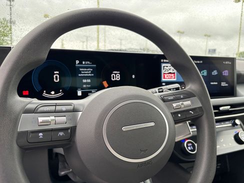 Used 2025 Hyundai Sonata SEL FWD image 28