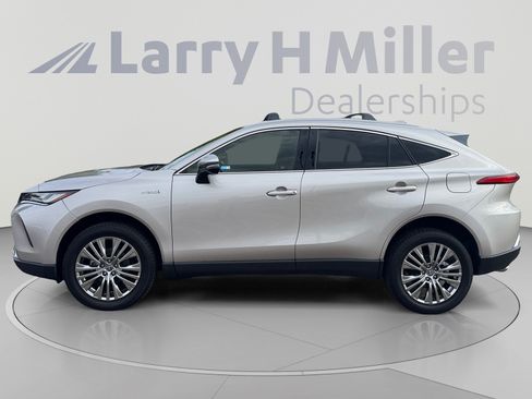 Used 2021 Toyota Venza XLE w/ Softex Package AWD/4WD image 2