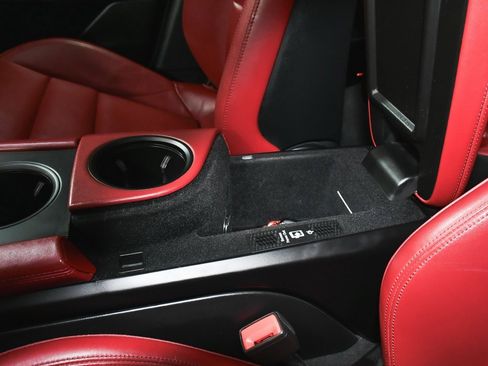 Used 2022 Porsche Taycan image 38