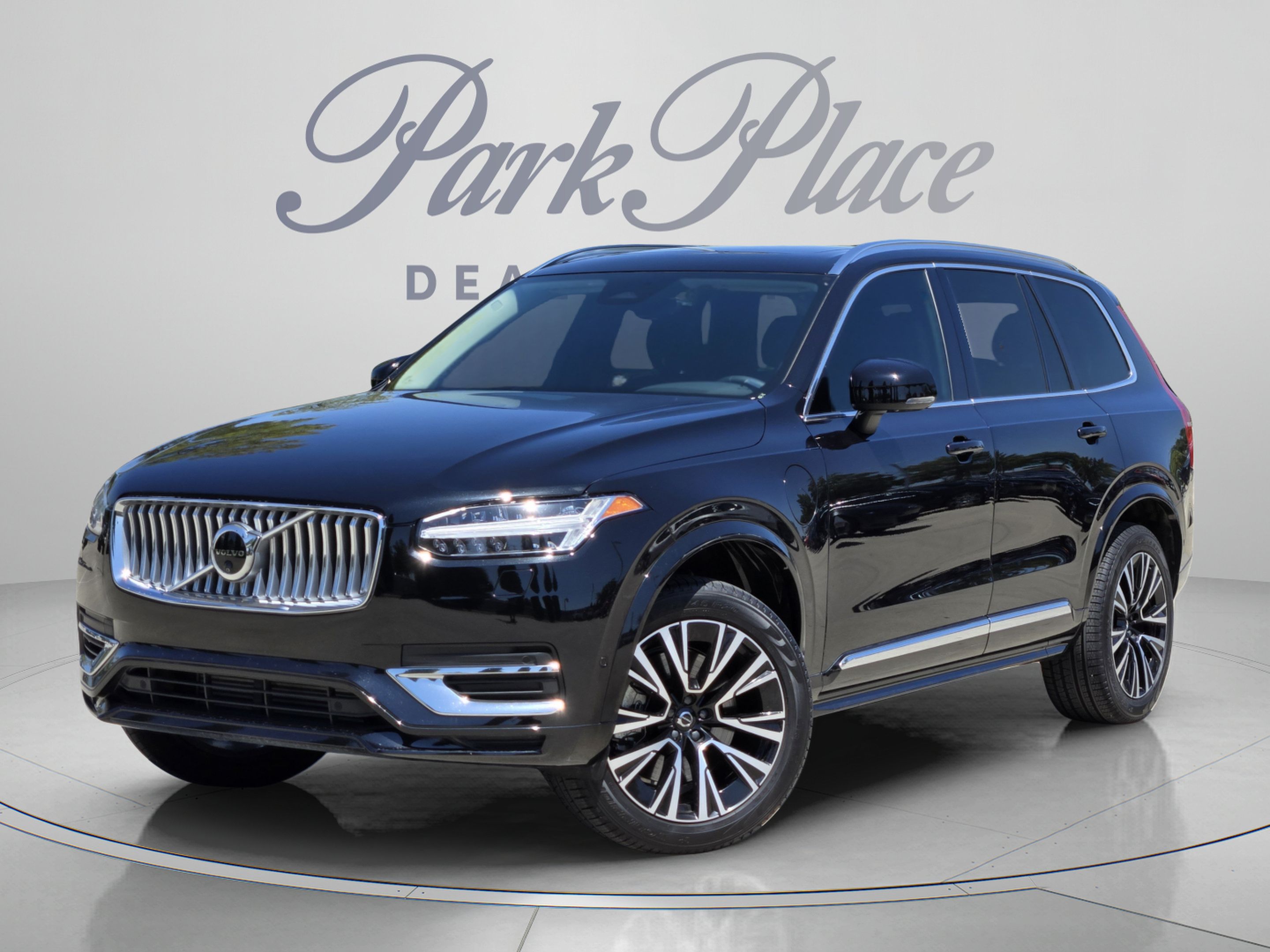 Used 2025 Volvo XC90 T8 Plus w/ Protection Package Premier AWD/4WD image 1