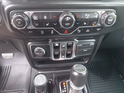Used 2022 Jeep Gladiator Overland AWD/4WD image 14