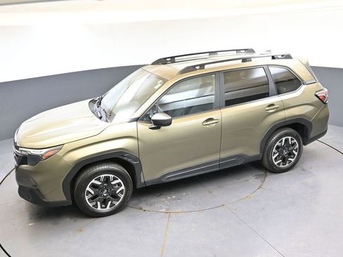 Certified 2025 Subaru Forester Premium AWD/4WD image 38