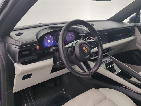 Certified 2025 Porsche Macan 4 Electric AWD/4WD image 4