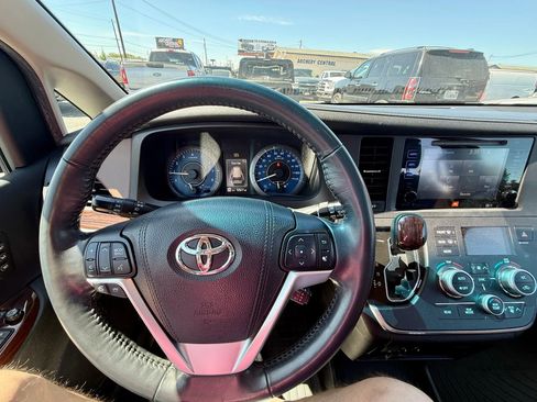 Used 2015 Toyota Sienna Limited Premium AWD/4WD image 9