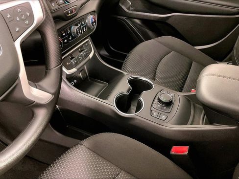 Used 2024 GMC Terrain SLE w/ Driver Convenience Package image 19