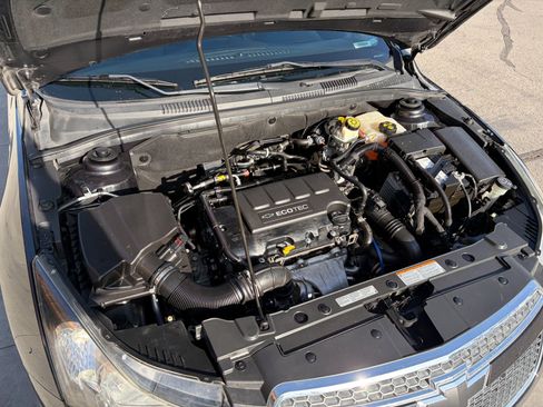 Used 2013 Chevrolet Cruze LT image 18