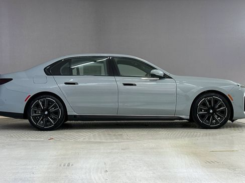 New 2026 BMW 740i w/ Premium Package image 7