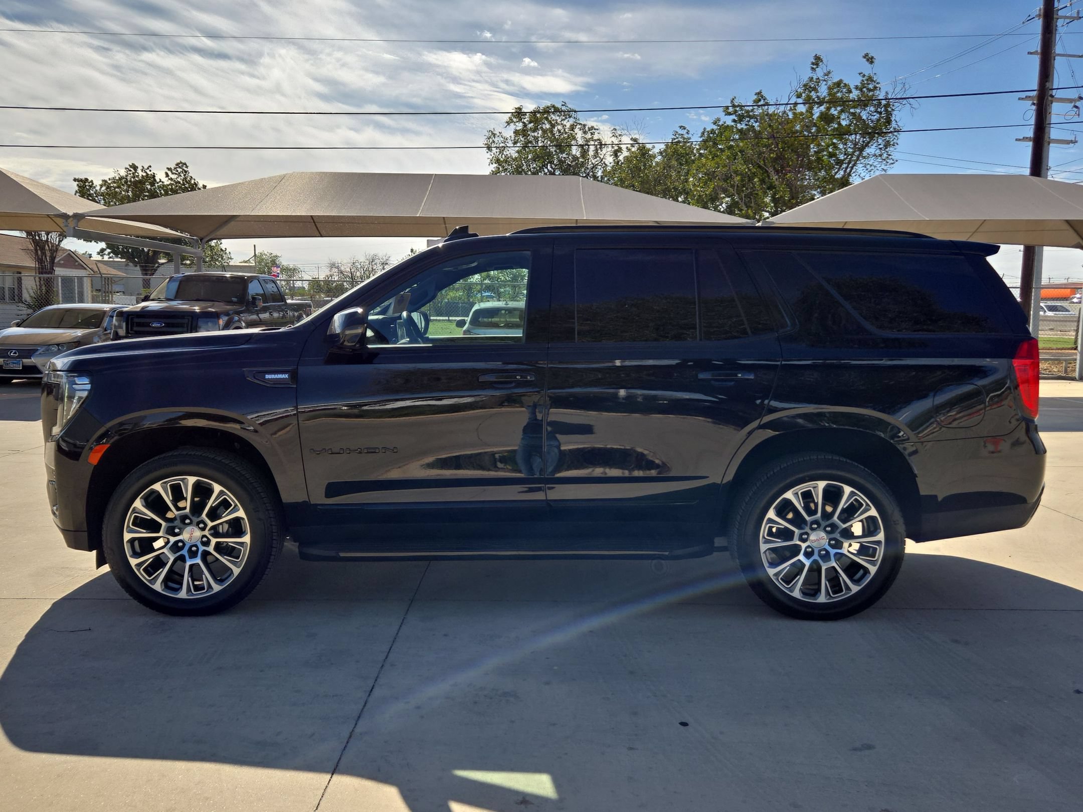 Certified 2022 GMC Yukon SLT w/ SLT Luxury Package AWD/4WD image 6