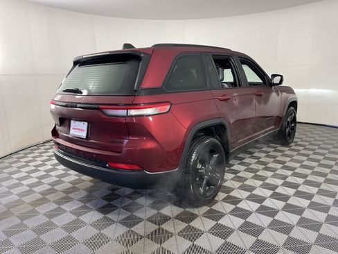 Used 2024 Jeep Grand Cherokee Limited w/ Black Appearance Package image 5