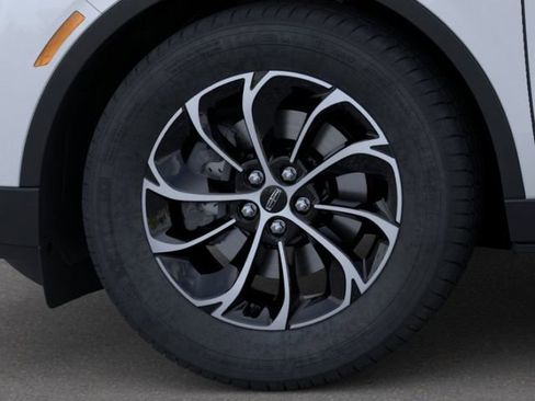 New 2026 Lincoln Nautilus Premier AWD/4WD image 19