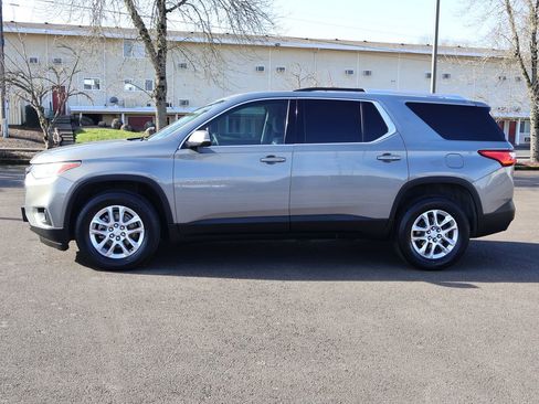 Used 2018 Chevrolet Traverse LT image 3