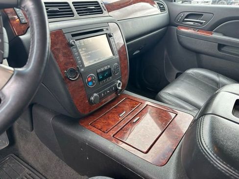 Used 2014 Chevrolet Suburban LTZ AWD/4WD image 10