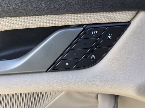 Used 2025 Porsche Taycan 4S image 21