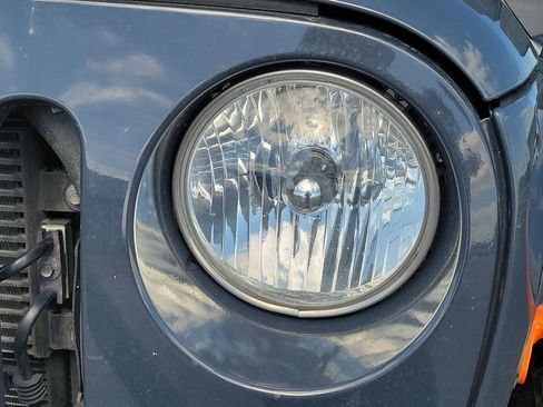 Used 2016 Jeep Wrangler Unlimited Rubicon w/ Connectivity Group image 21