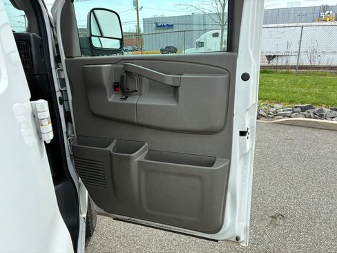 Used 2019 Chevrolet Express 2500 w/ Driver Convenience Package RWD image 12