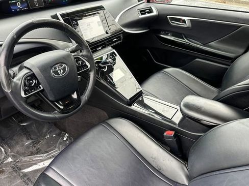 Used 2019 Toyota Mirai image 11