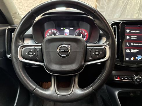 Used 2021 Volvo XC40 T5 Momentum w/ Protection Package Premier image 17