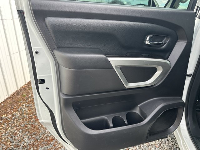 Used 2018 Nissan Titan SV w/ SV Convenience Package RWD image 14