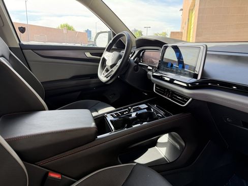 Used 2024 Volkswagen Atlas Peak Edition SE AWD/4WD image 43