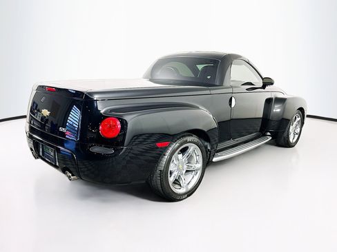 Used 2004 Chevrolet SSR w/ Preferred Equipment Group RWD image 9
