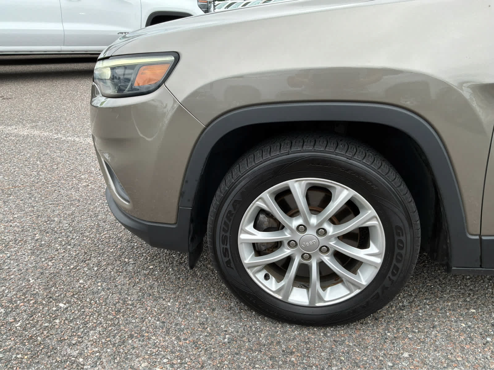 Used 2020 Jeep Cherokee Latitude FWD image 8