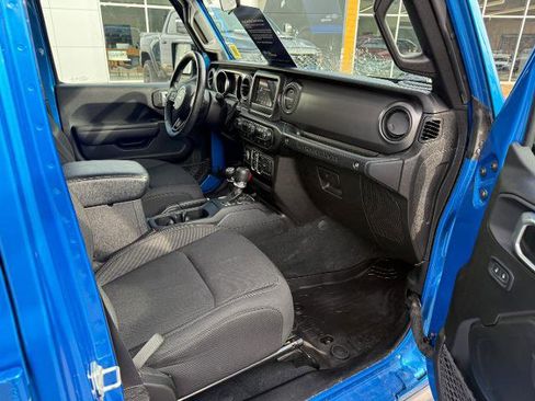 Used 2022 Jeep Wrangler Unlimited Sport AWD/4WD image 11