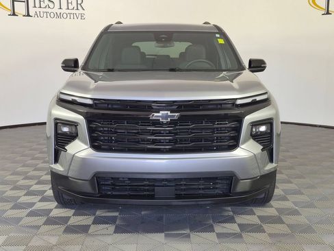 Used 2025 Chevrolet Traverse LT w/ Midnight/Sport Edition FWD image 3