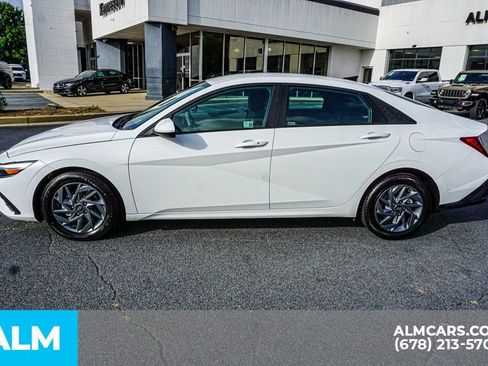 Used 2024 Hyundai Elantra SEL FWD image 6