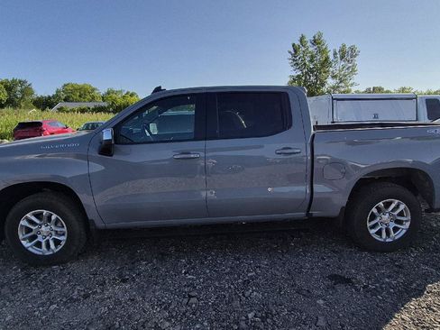Used 2024 Chevrolet Silverado 1500 LT AWD/4WD image 5