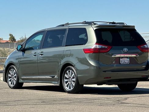 Certified 2020 Toyota Sienna Limited Premium FWD image 7