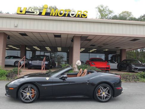 Used 2015 Ferrari California T RWD image 7