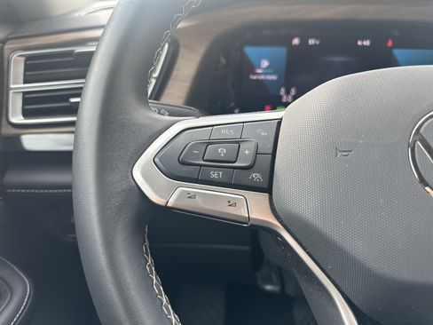 Used 2024 Volkswagen Atlas SE AWD/4WD image 19