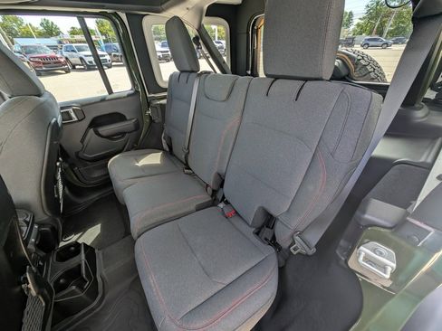 Used 2024 Jeep Wrangler Unlimited Rubicon w/ Capability Package image 19