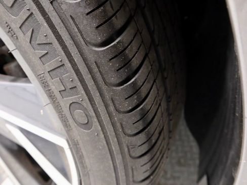 Certified 2025 Hyundai Elantra Limited w/ Cargo Package image 21