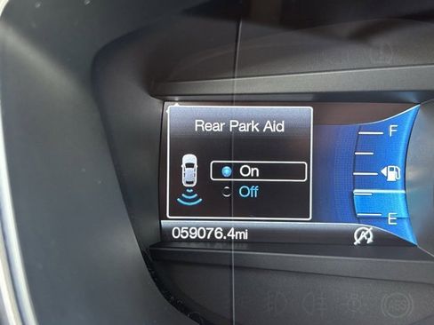 Used 2018 Ford Fusion SE w/ Fusion SE Technology Package image 23