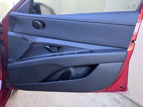 Certified 2025 Hyundai Elantra Sport image 18