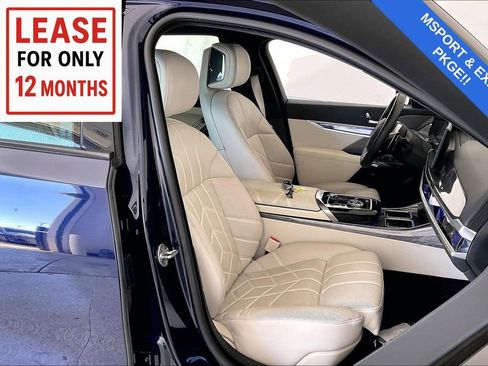 Used 2023 BMW 760i xDrive w/ Executive Package image 11